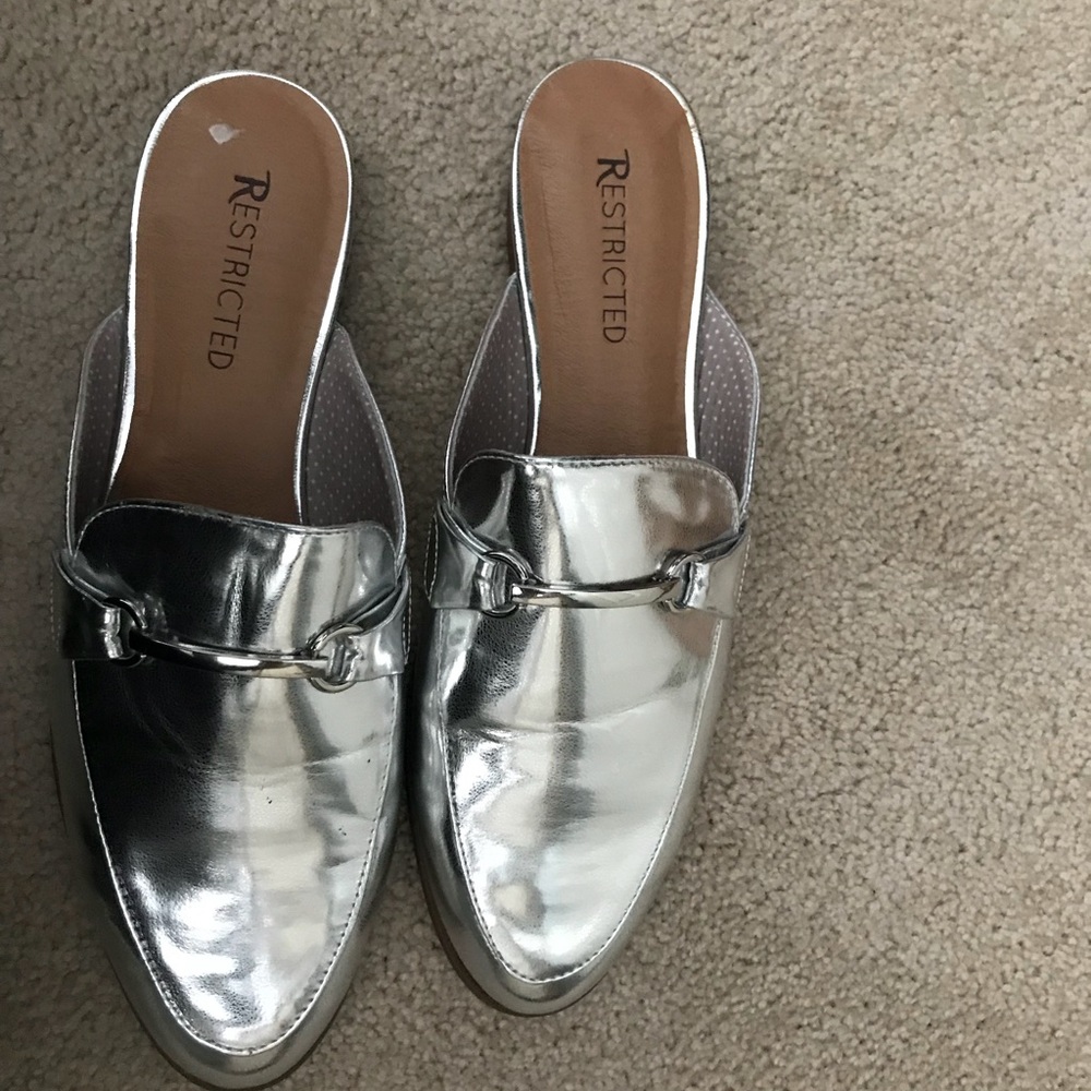 SHOES - Picture 2 of 3